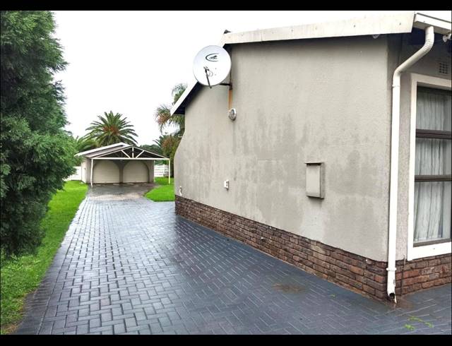 3 BEDROOM FREEHOLD FOR SALE IN BRACKENHURST